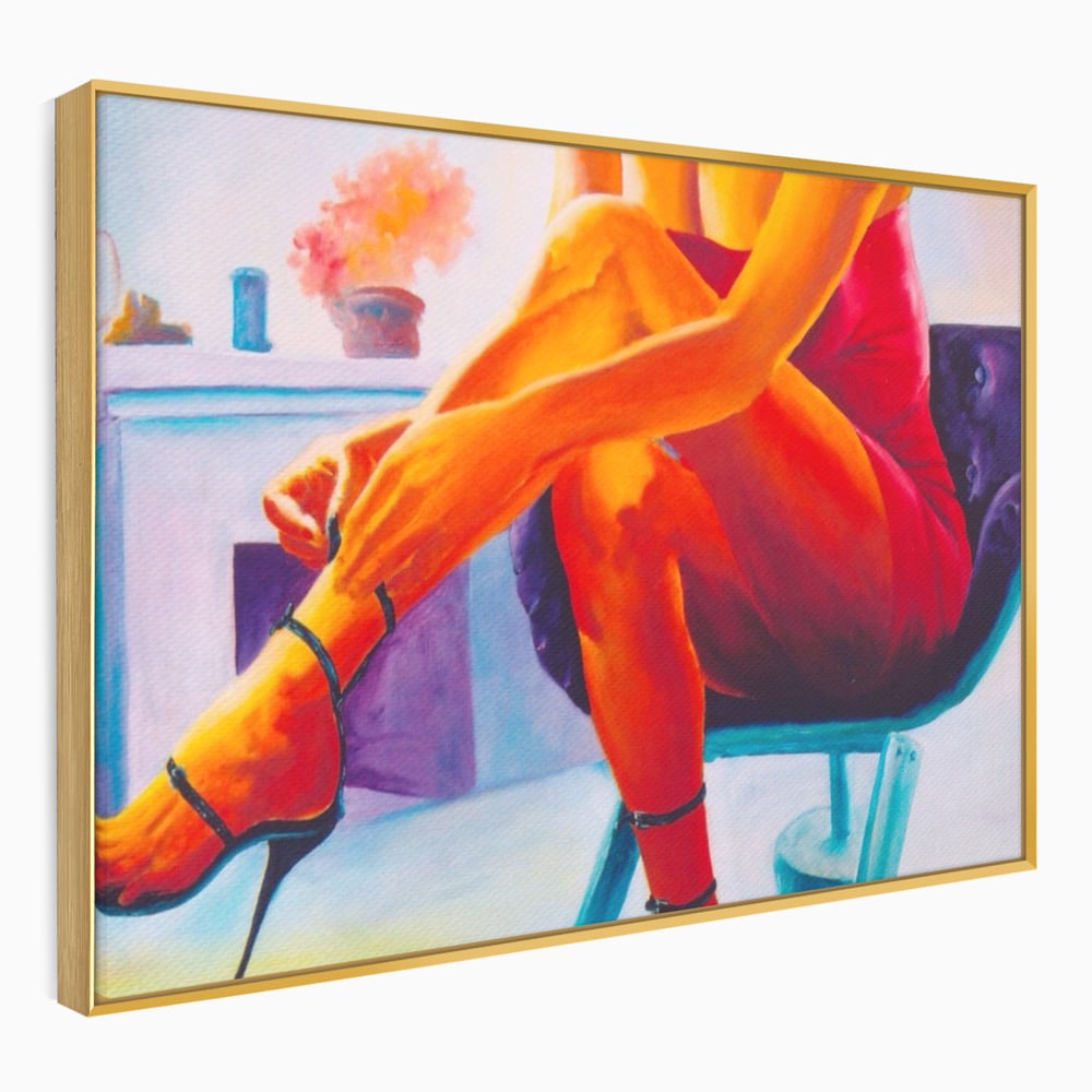 Tablou canvas cu pictura cu femeie in rochie rosie, in rama de aluminiu auriu